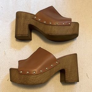 l’intervalle tan leather platform clogs
